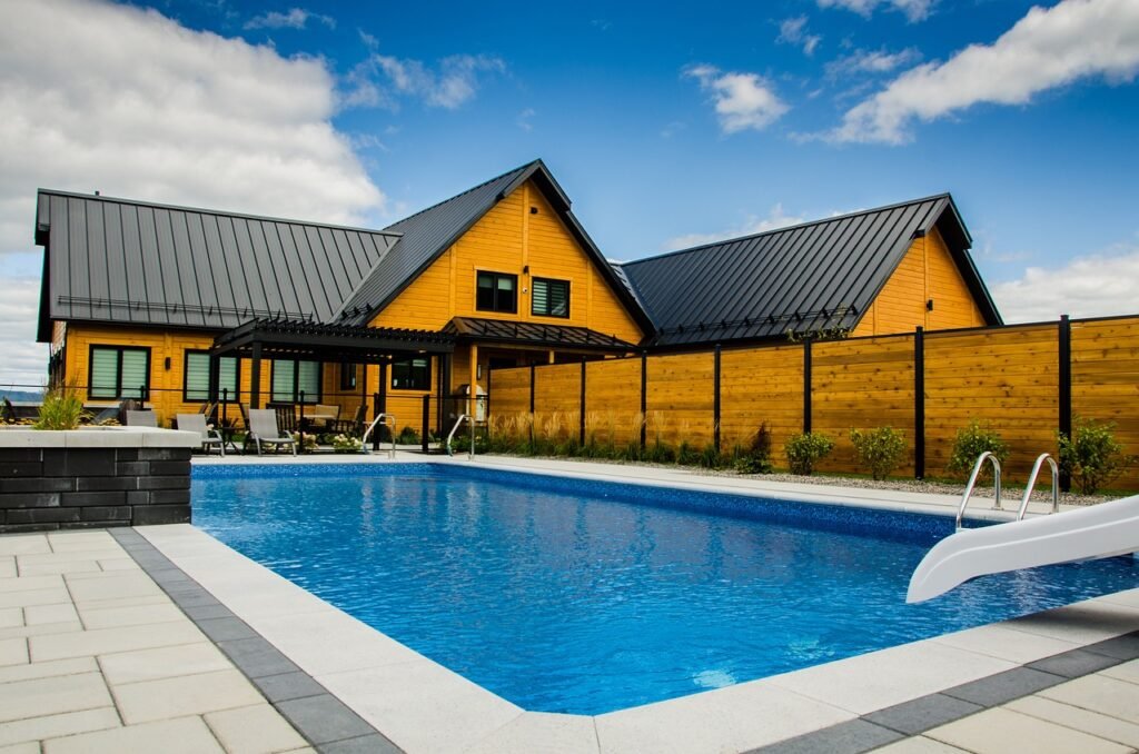 swimming-pool-3202525_1280
