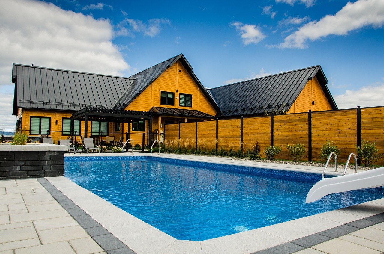 swimming-pool-3202525_1280